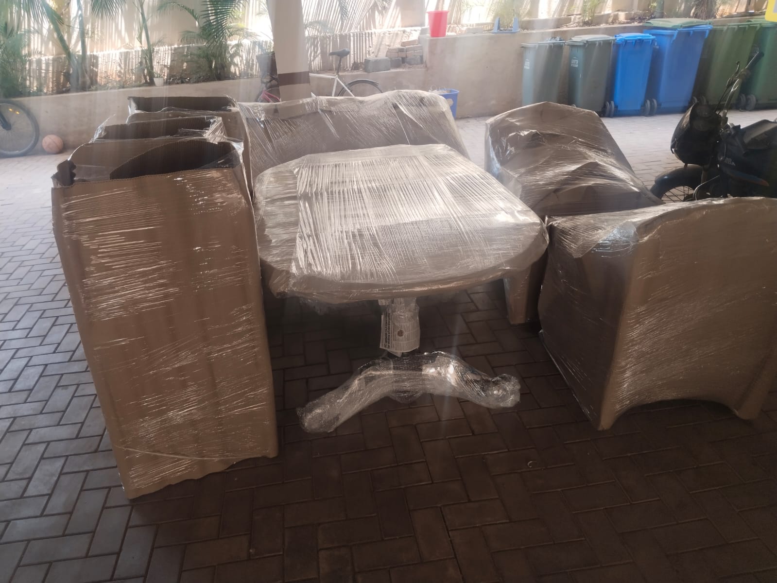 Leo world wide movers and packers